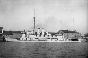 Japanese_gunboat_Katada_around_1935.jpg